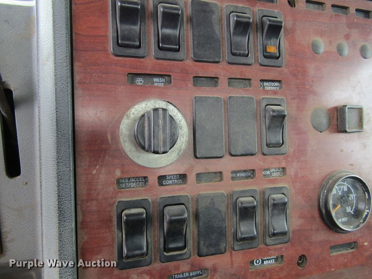 image for item GC9816 2000 Mack CH613  semi truck