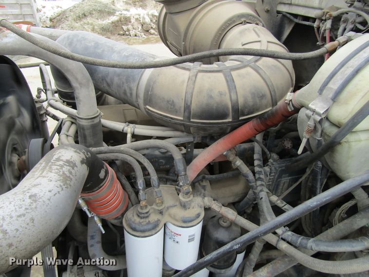 image for item GC9816 2000 Mack CH613  semi truck