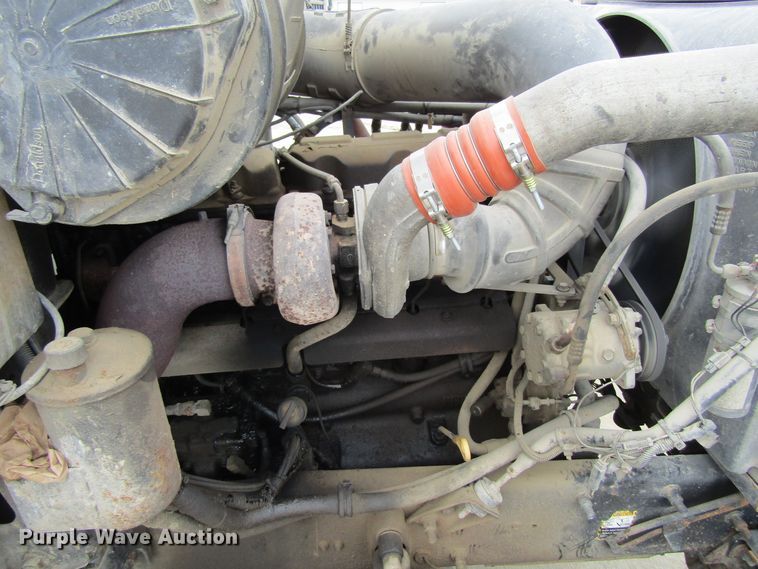 image for item GC9816 2000 Mack CH613  semi truck