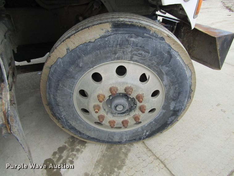 image for item GC9816 2000 Mack CH613  semi truck