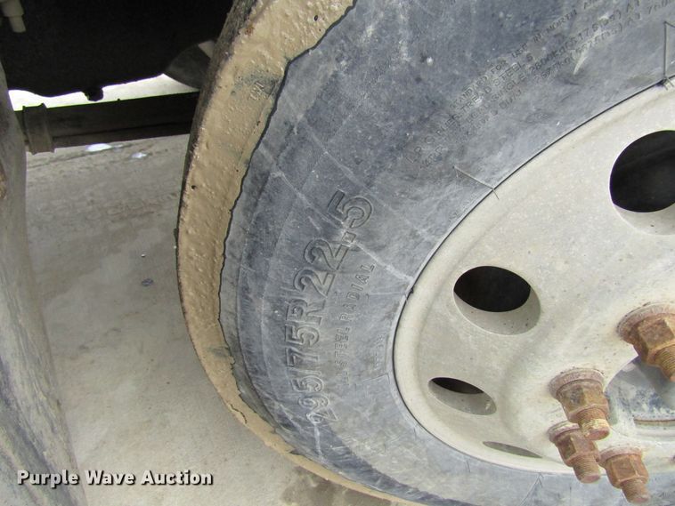 image for item GC9816 2000 Mack CH613  semi truck