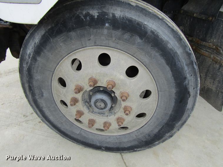 image for item GC9816 2000 Mack CH613  semi truck