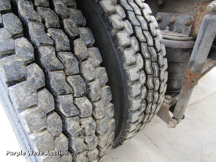 image for item GC9816 2000 Mack CH613  semi truck