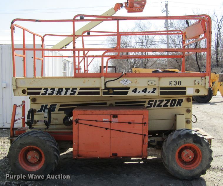 image for item GC9873 1998 JLG 33-RTS  scissor lift
