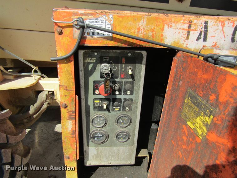 image for item GC9873 1998 JLG 33-RTS  scissor lift