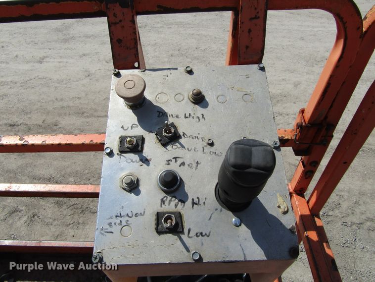 image for item GC9873 1998 JLG 33-RTS  scissor lift