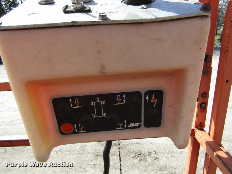 image for item GC9873 1998 JLG 33-RTS  scissor lift