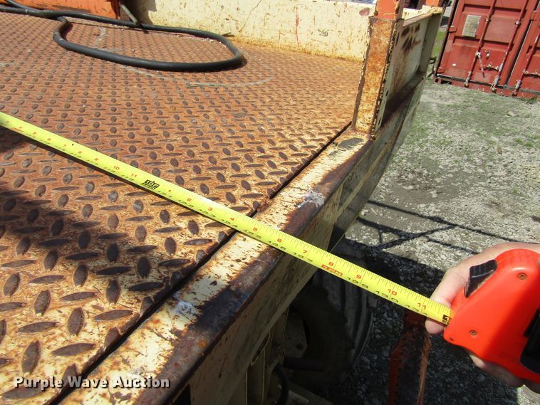 image for item GC9873 1998 JLG 33-RTS  scissor lift