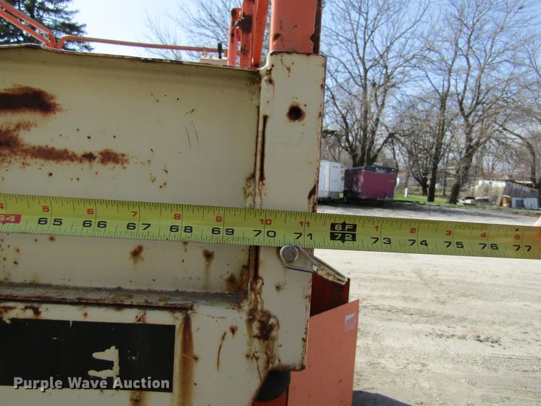 image for item GC9873 1998 JLG 33-RTS  scissor lift