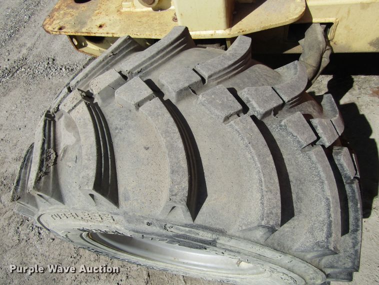 image for item GC9873 1998 JLG 33-RTS  scissor lift