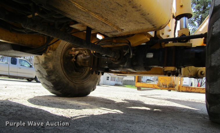 image for item GC9874 2001 Pettibone 10044  telehandler