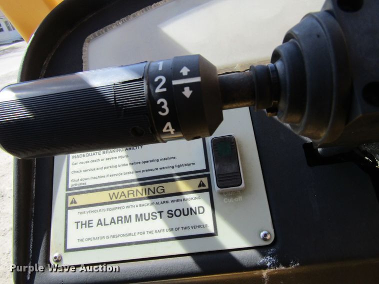 image for item GC9874 2001 Pettibone 10044  telehandler