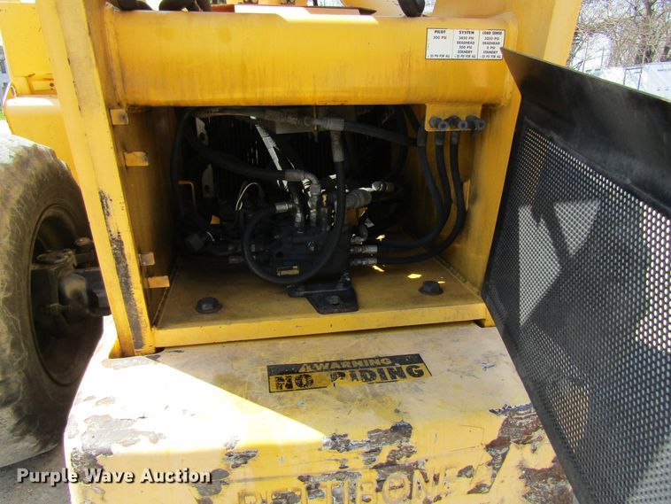 image for item GC9874 2001 Pettibone 10044  telehandler