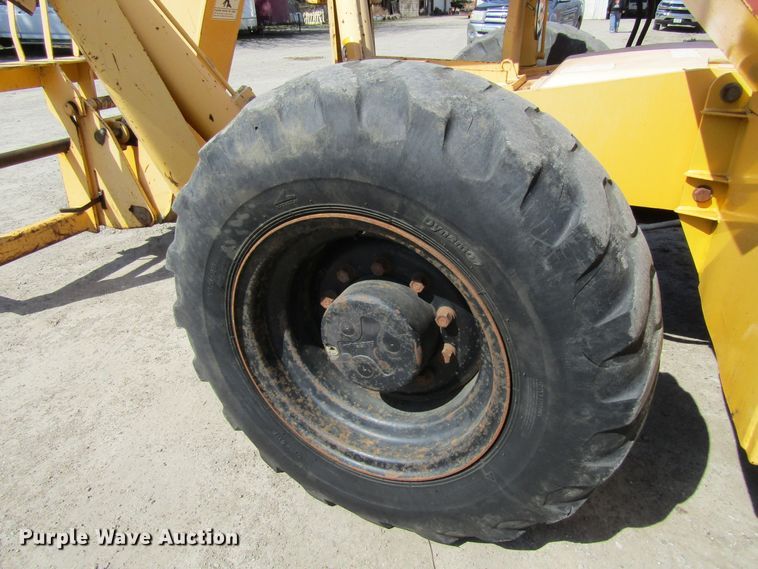 image for item GC9874 2001 Pettibone 10044  telehandler