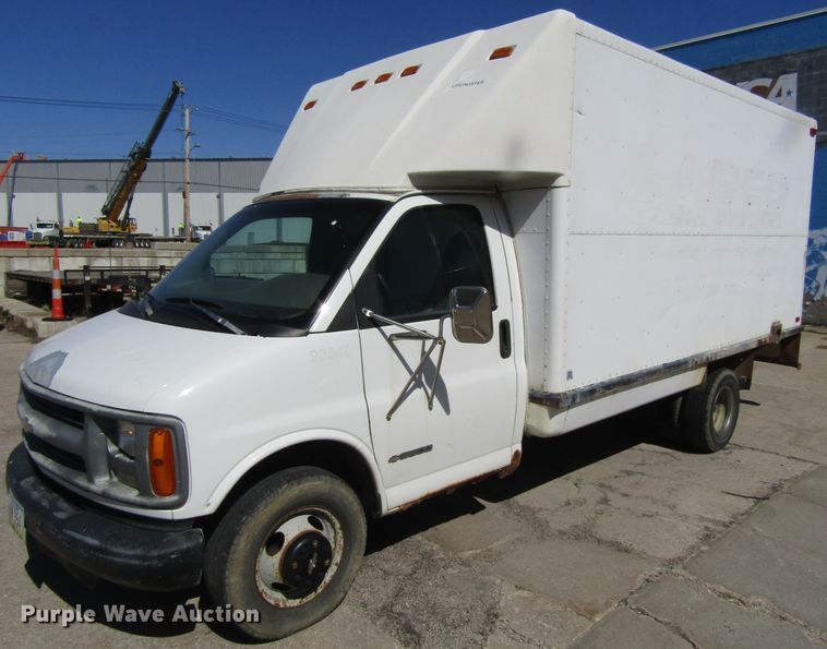 image for item GC9887 1999 Chevrolet Express G3500  box truck