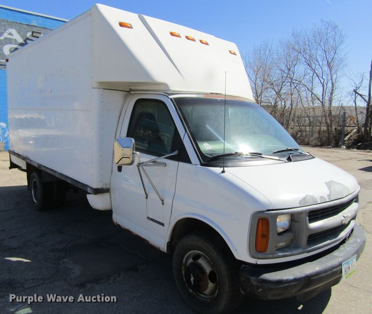 image for item GC9887 1999 Chevrolet Express G3500  box truck