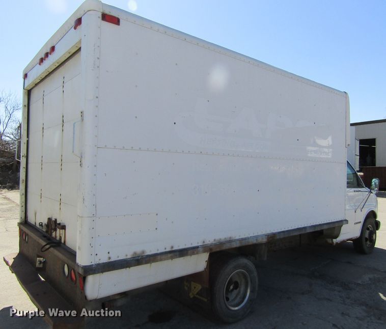 image for item GC9887 1999 Chevrolet Express G3500  box truck