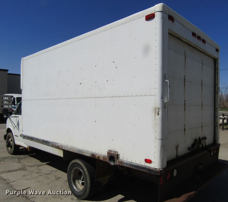 image for item GC9887 1999 Chevrolet Express G3500  box truck