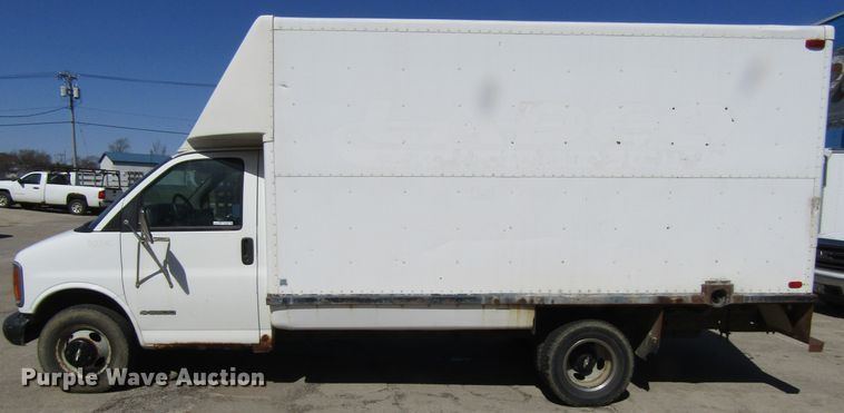 image for item GC9887 1999 Chevrolet Express G3500  box truck