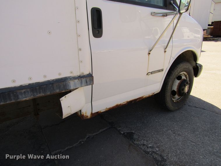 image for item GC9887 1999 Chevrolet Express G3500  box truck