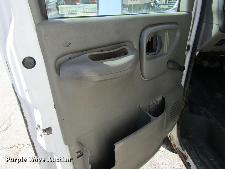 image for item GC9887 1999 Chevrolet Express G3500  box truck