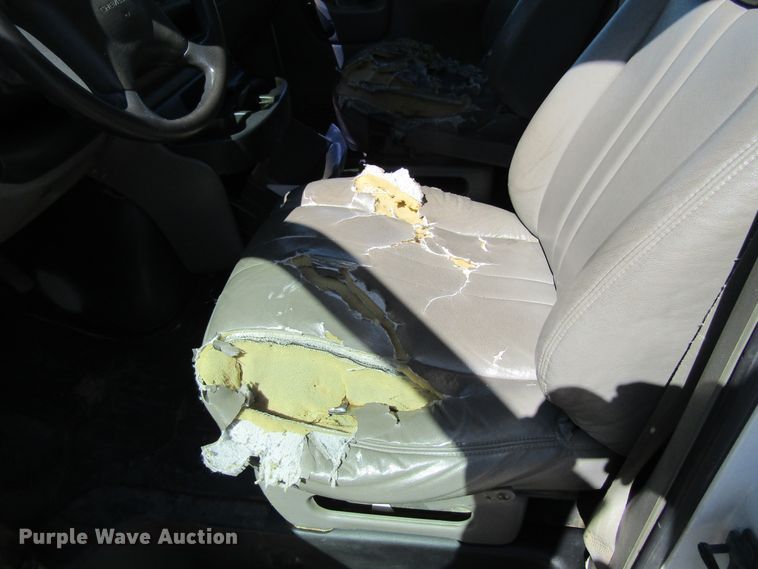 image for item GC9887 1999 Chevrolet Express G3500  box truck