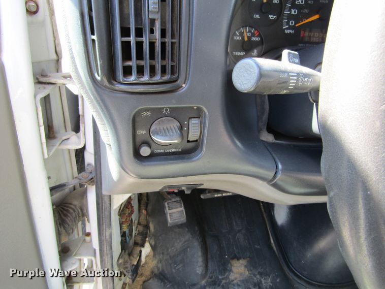 image for item GC9887 1999 Chevrolet Express G3500  box truck