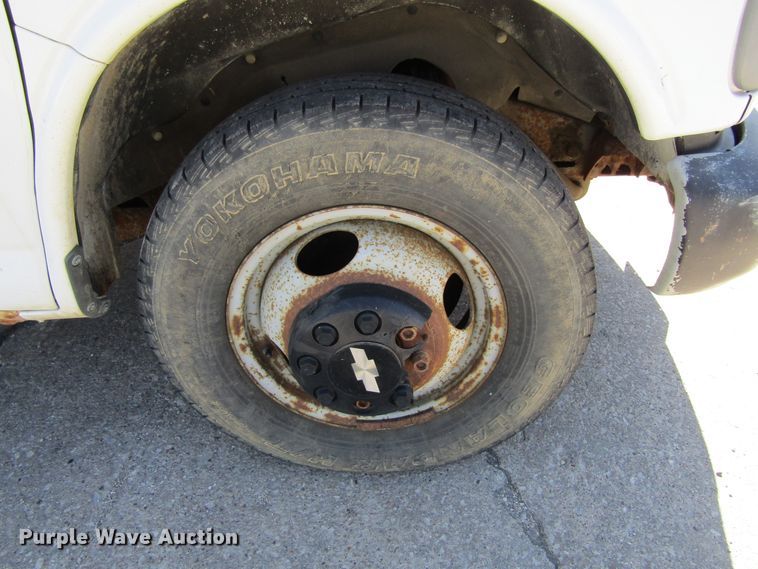 image for item GC9887 1999 Chevrolet Express G3500  box truck