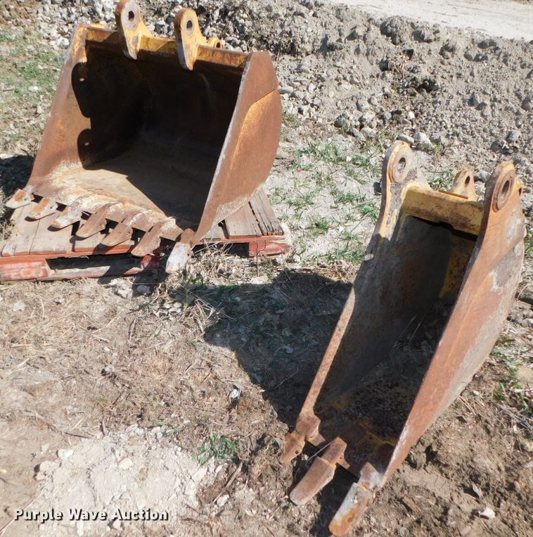 image for item GQ9967 (2) backhoe buckets