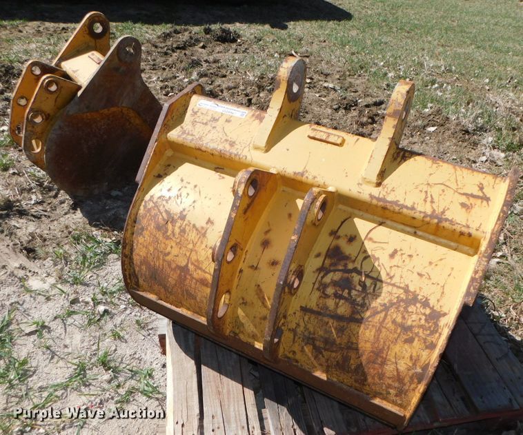 image for item GQ9967 (2) backhoe buckets