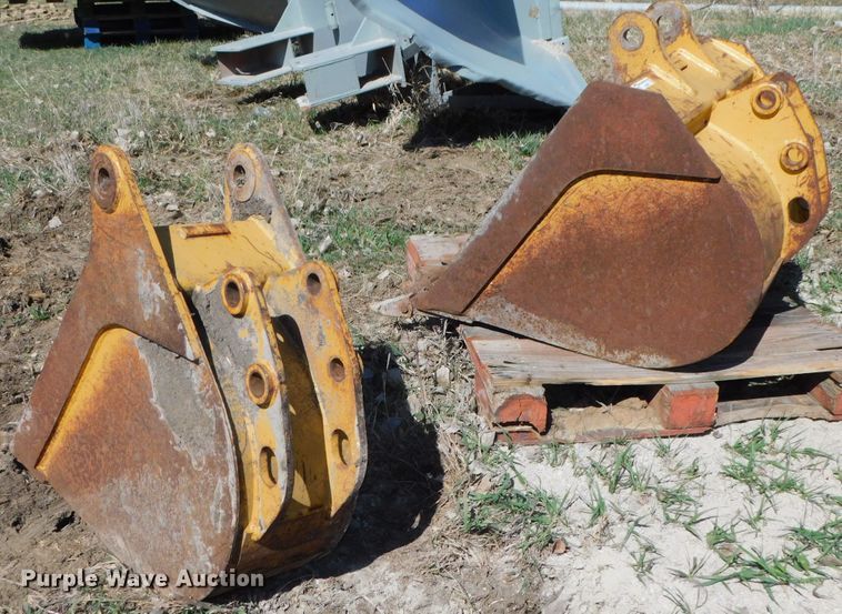 image for item GQ9967 (2) backhoe buckets