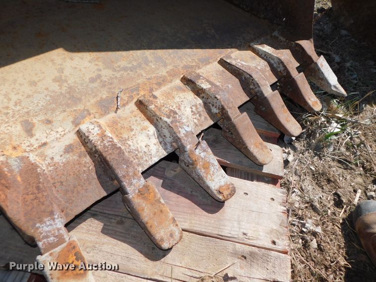 image for item GQ9967 (2) backhoe buckets