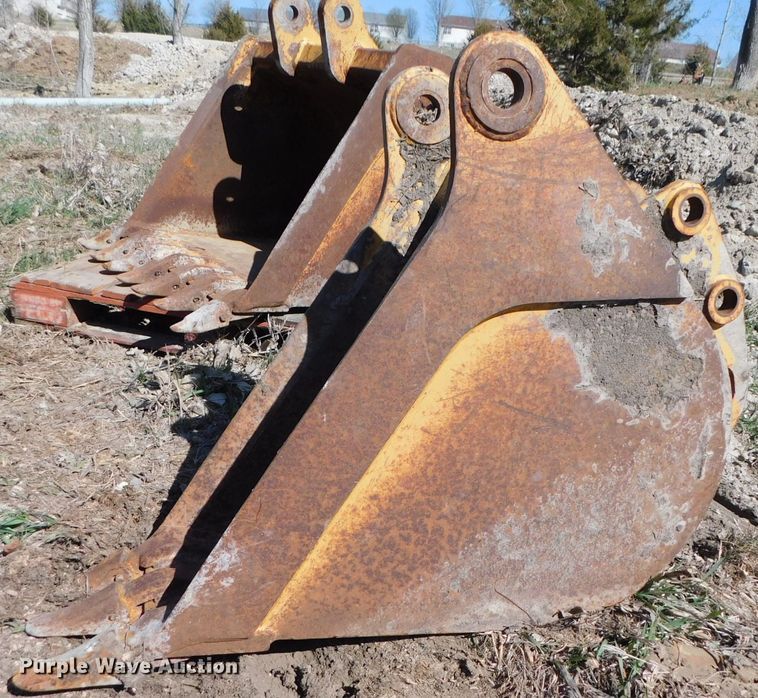 image for item GQ9967 (2) backhoe buckets