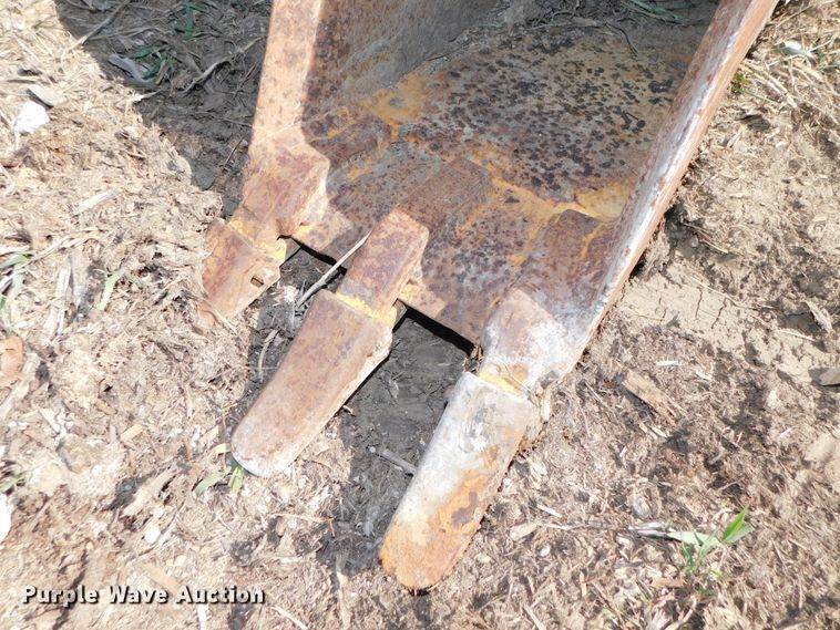 image for item GQ9967 (2) backhoe buckets