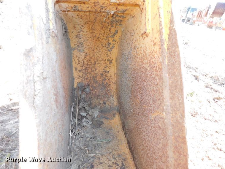 image for item GQ9967 (2) backhoe buckets