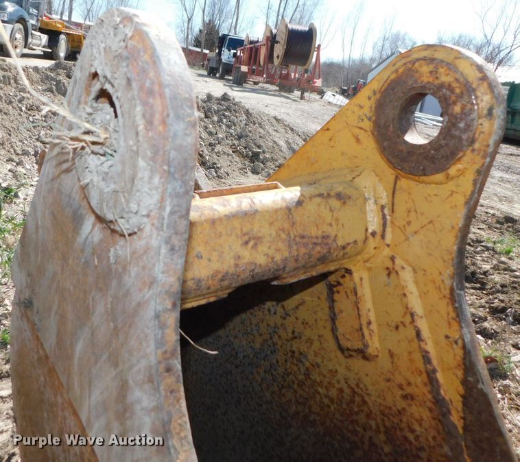 image for item GQ9967 (2) backhoe buckets