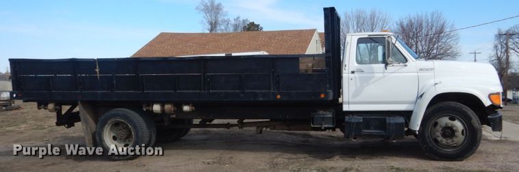 image for item HE9582 1999 Ford F800  dump flatbed truck