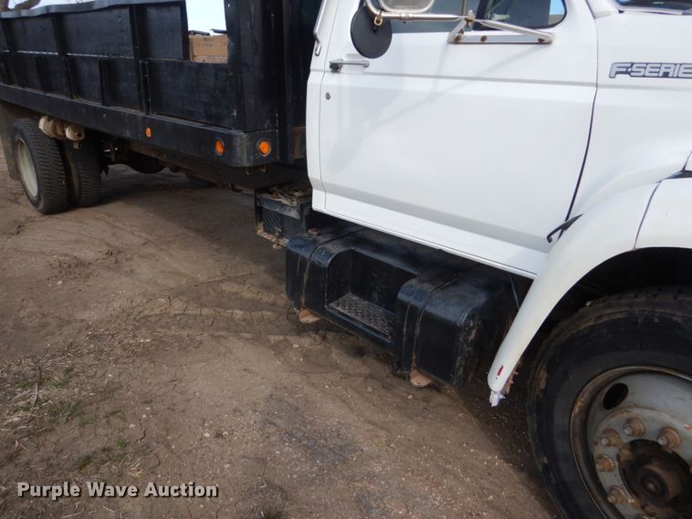 image for item HE9582 1999 Ford F800  dump flatbed truck