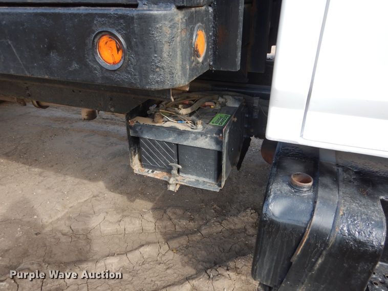 image for item HE9582 1999 Ford F800  dump flatbed truck