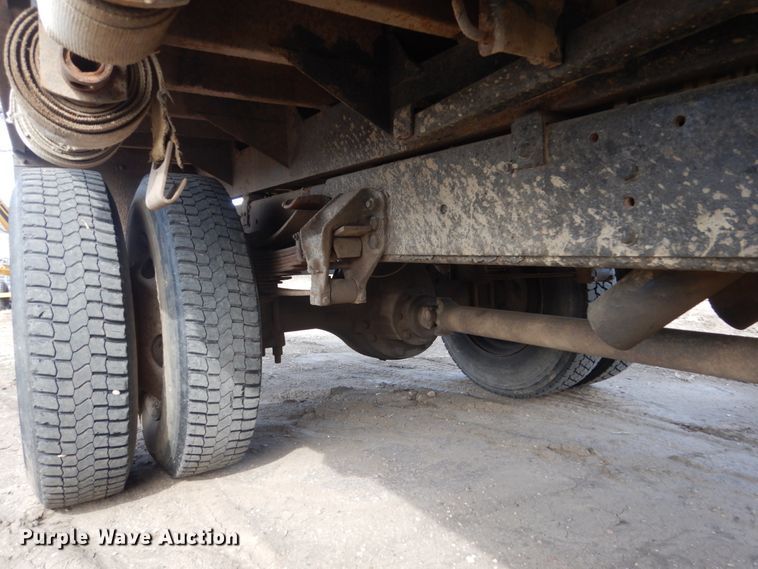 image for item HE9582 1999 Ford F800  dump flatbed truck