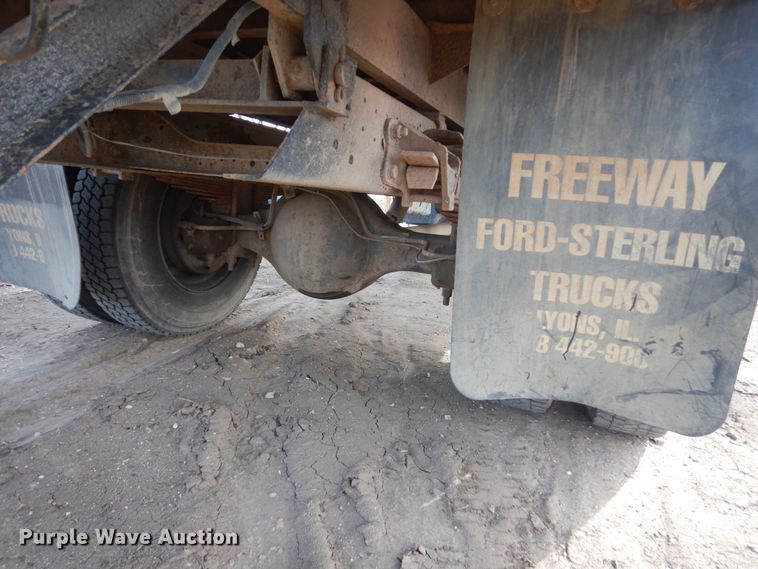 image for item HE9582 1999 Ford F800  dump flatbed truck