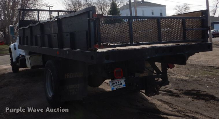 image for item HE9582 1999 Ford F800  dump flatbed truck