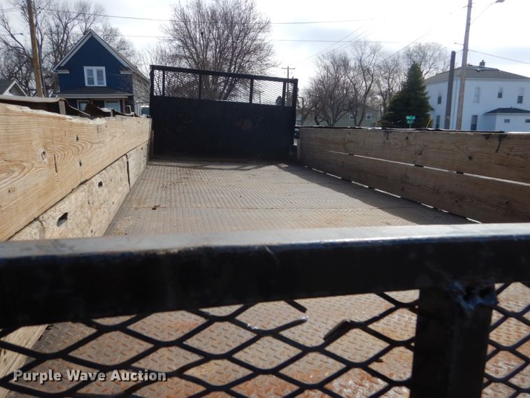 image for item HE9582 1999 Ford F800  dump flatbed truck