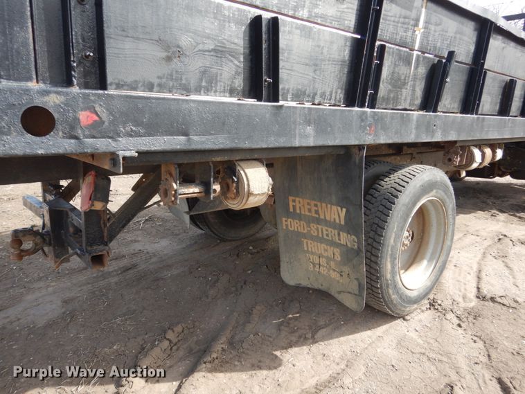 image for item HE9582 1999 Ford F800  dump flatbed truck