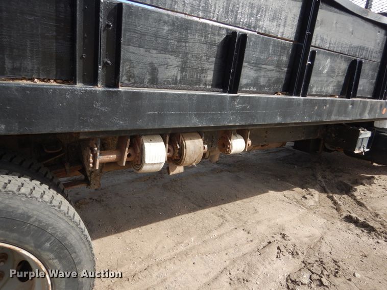 image for item HE9582 1999 Ford F800  dump flatbed truck