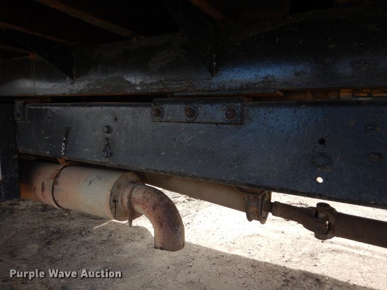 image for item HE9582 1999 Ford F800  dump flatbed truck