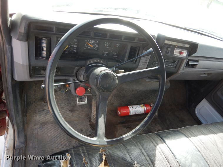 image for item HE9582 1999 Ford F800  dump flatbed truck