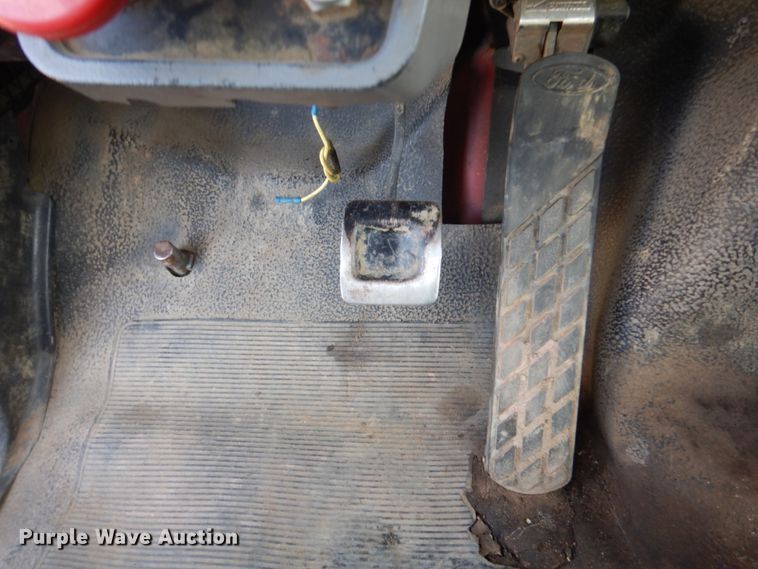 image for item HE9582 1999 Ford F800  dump flatbed truck