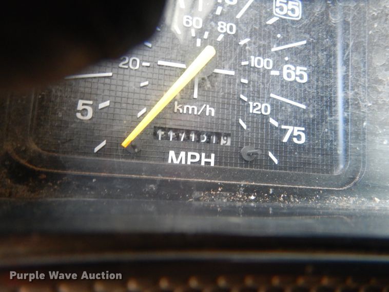 image for item HE9582 1999 Ford F800  dump flatbed truck