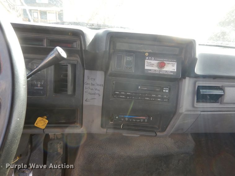 image for item HE9582 1999 Ford F800  dump flatbed truck